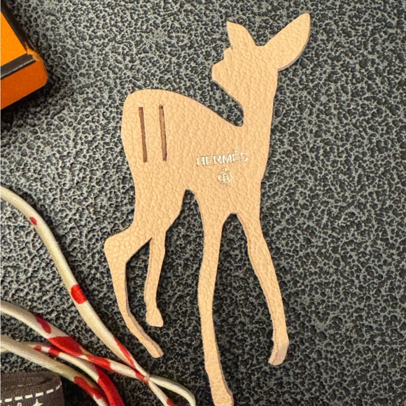 Hermès Petit H Deer Ribbon Charm - Picture 4 of 4